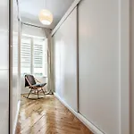 4 Bedrooms 2 Bathrooms Furnished - Salamanca - Luxurious - Mintystay