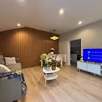 Charming, Bright & Central