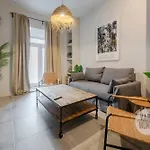 Rustic Cool Interior Design En Plaza Espana Al Pie De Gran Via