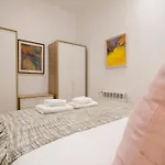Renovated And Modern- 3Bd 2Bth- Anton Martin