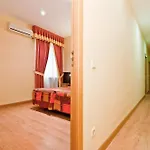 Hostal Las Cortes