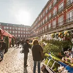 Living Plaza Mayor Apartment