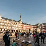 Living Plaza Mayor Apartment