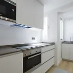 Dobo Rooms Relatores Apartments