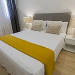 Dobo Rooms Relatores Apartments