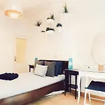 Lollipop Flats City Centre Deluxe Suite