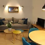 Stylish Apartment In Heart Of Malasana