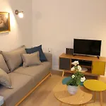 Stylish Apartment In Heart Of Malasana