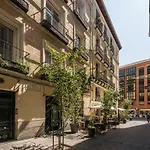 Explore Madrid From A Warm Apartment With Patio At A Newly Refurbished Manorial Building
