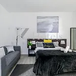 Ayz Juan De Mena - Auto Check-In Property