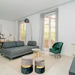 Apartment With Balconies In La Latina By Batuecas