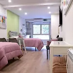 Moncloa Room Apartments