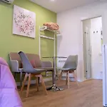 Moncloa Room Apartments