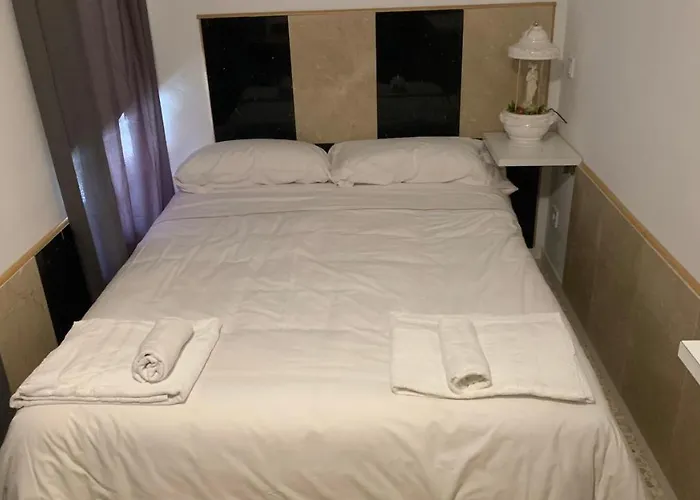 Dormitorio con Despacho Suites Torr Av América-Prosperidad