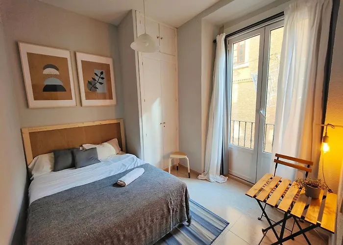 Corredera Rooms, No Llegadas Despues De Las 21H