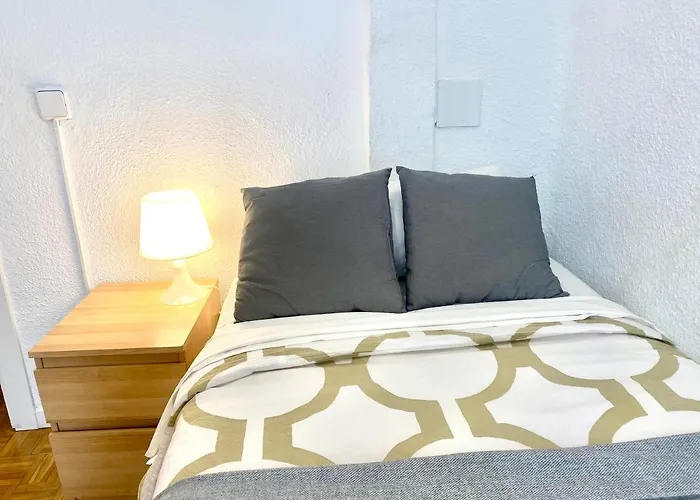 Madrid Room Close To Retiro Park Only For Girl