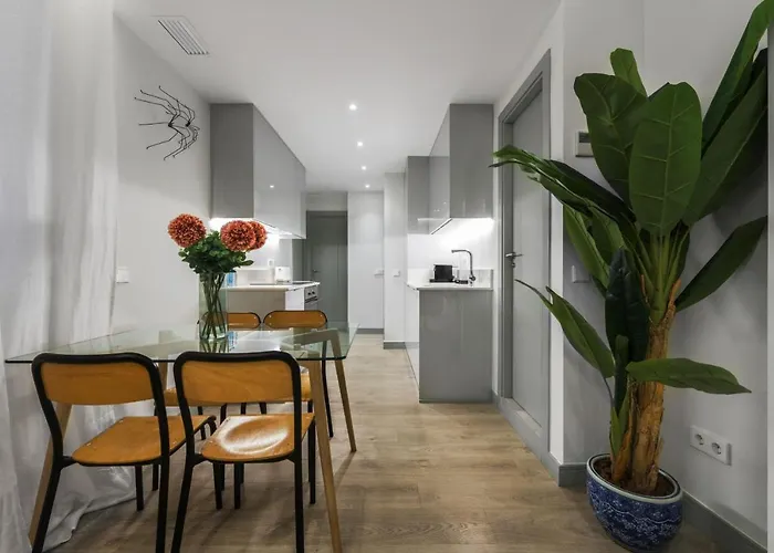 3 Bedrooms 2 Bathrooms Furnished - Salamanca - Elegant - Mintystay