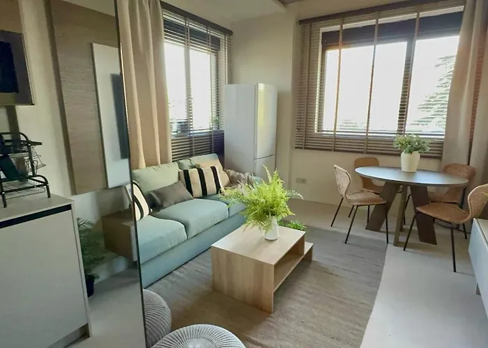 ARTURO SORIA CON PISCINA y BAR