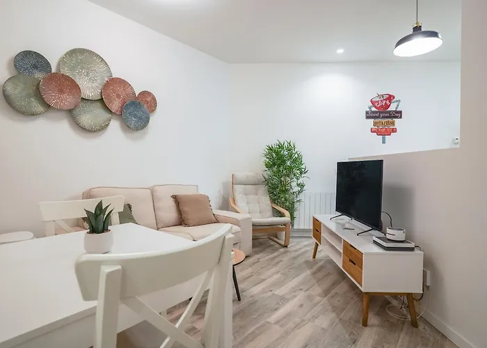 Modern And Cozy-3 Bedrooms 1 Bathroom-Delicias