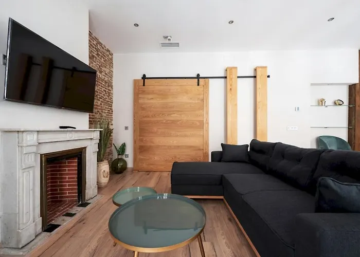 3 Bedrooms 3 Bathrooms Furnished - Justicia - Refurbished - Mintystay