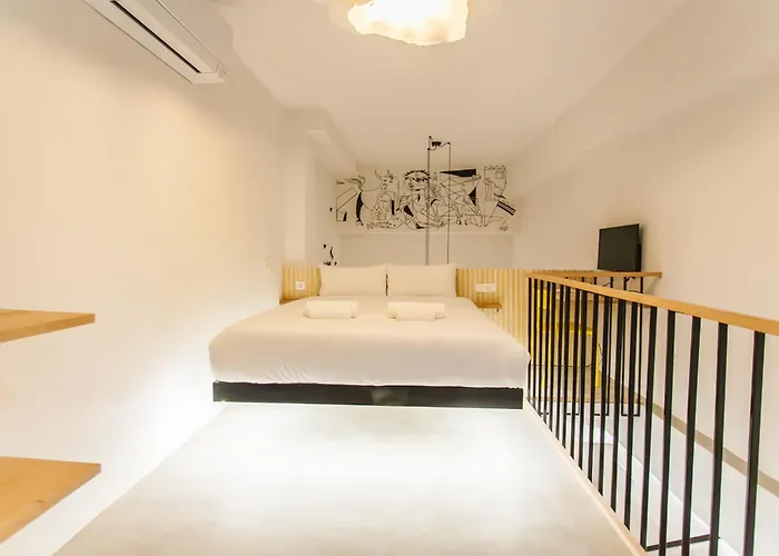 Guernica Luxury Duplex - Location, Light, And Art