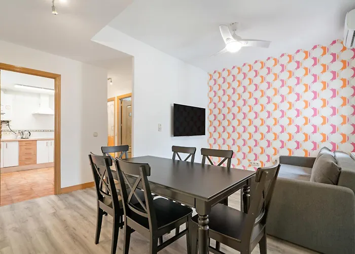 La Latina Sol. Espacioso Apartamento, 12 Pax