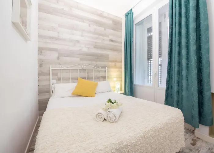 Apartamentos Day Madrid ALAMO Centro Gran Via Sol Malasaña