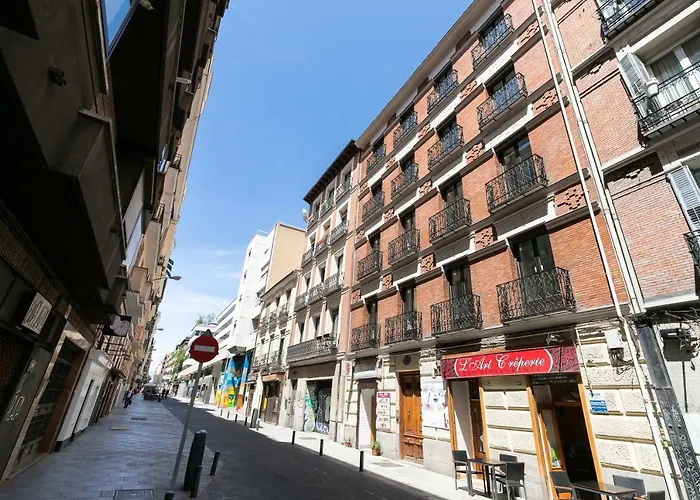 Feelathome Madrid Suites Apartments