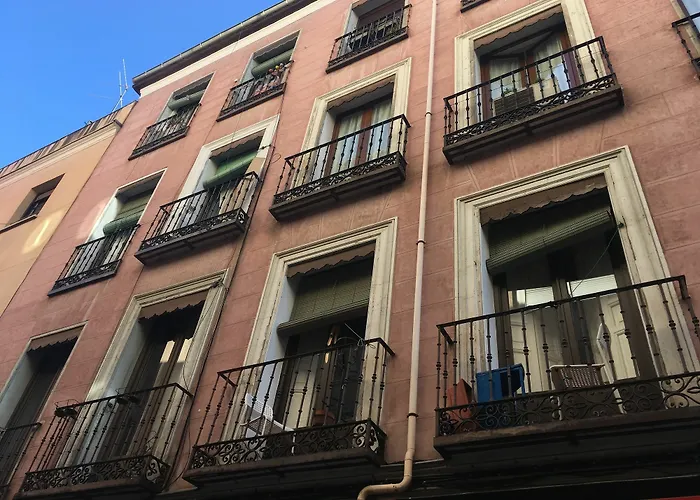 Cozy 2 Bedroom Apartment In Conde Duque