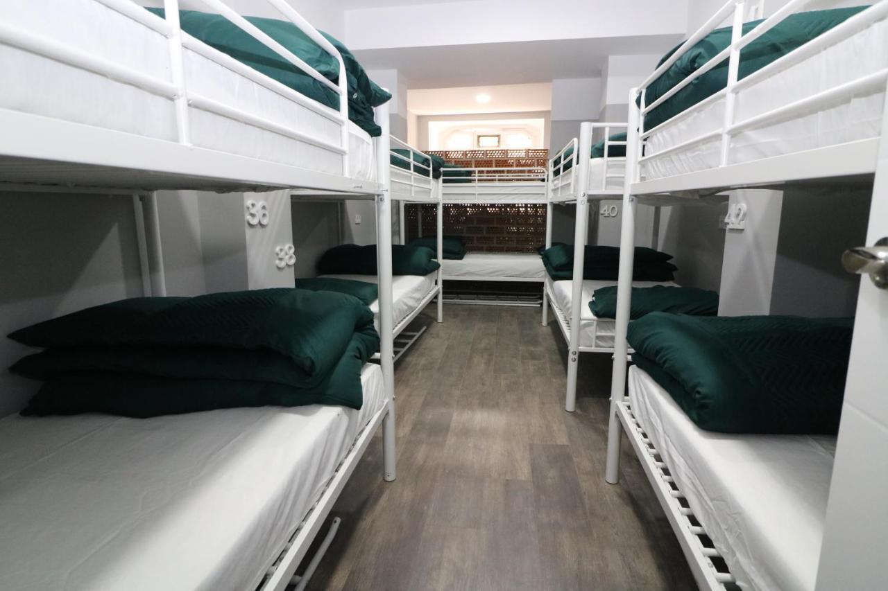 Hostal Downtown *