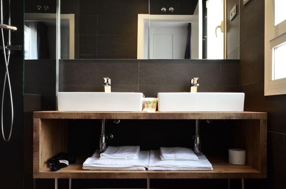 Laris Hotel 3*