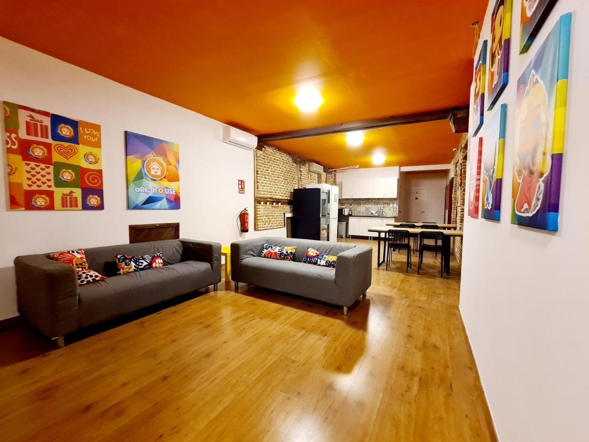 Arc House - Puerta Del Sol Only Adults Hostal *