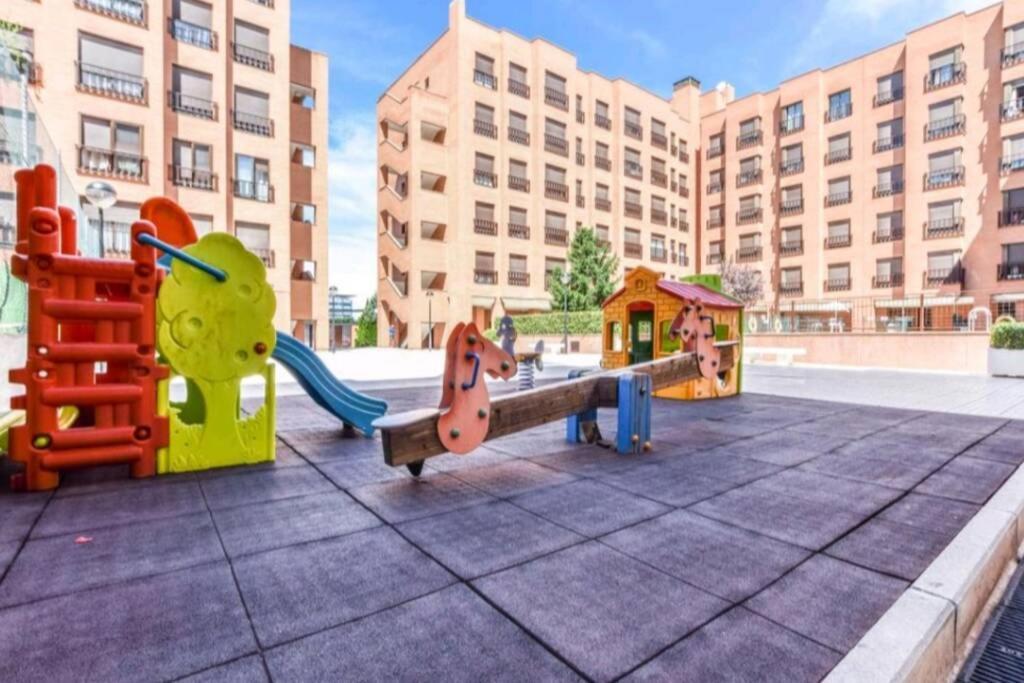 Cerca Airport, Riyadh Air, Ifema, Eisenhower, Wifi, 4 Personas Apartment *
