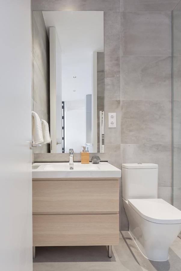 Luxury Silver Just Steps From Gran Vía By Batuecas Madrid