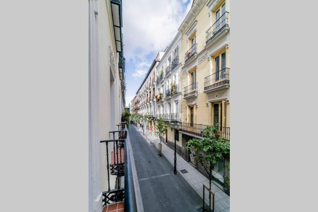 Apartamento En Centro De Madrid, C/infantas 1-3 By Batuecas