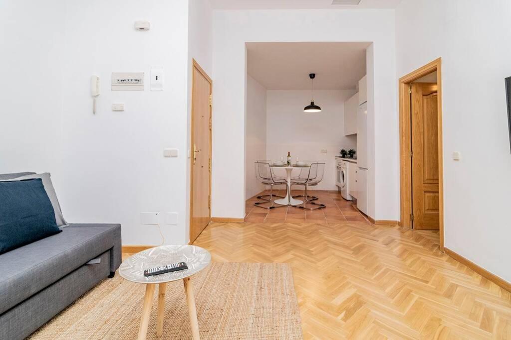 Apartment En Centro De Madrid, C/infantas 1-3 By Batuecas