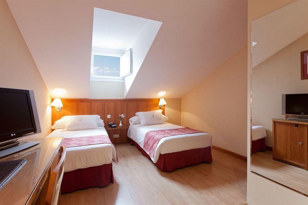Hotel Ateneo Puerta Del Sol 3*