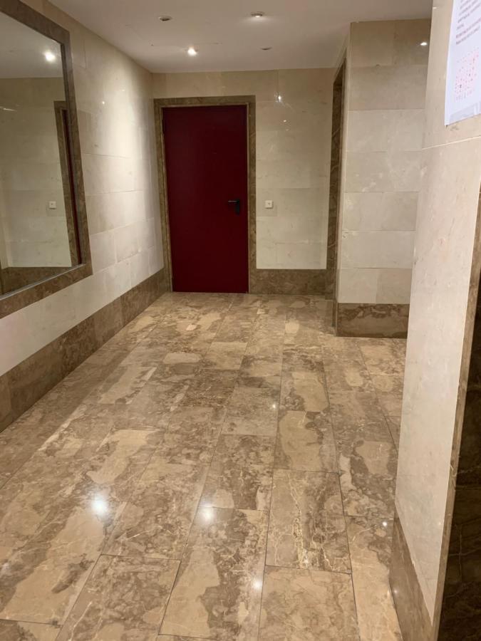 Apartamento Cerca Del Metro Con Plaza De Garage *