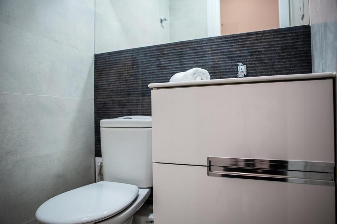 Modern 3 Bedroom In La Latina 10 Minutes To Metro *