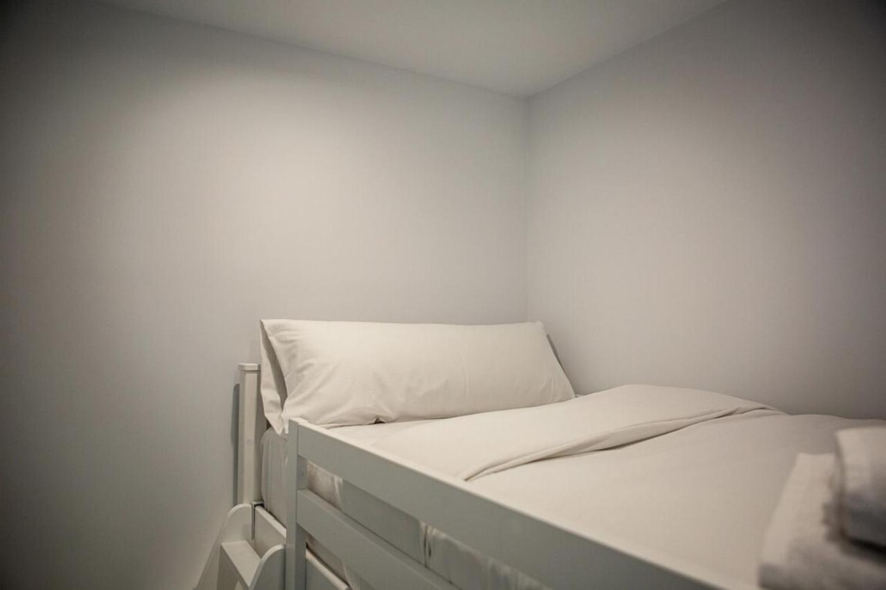 Modern 3 Bedroom In La Latina 10 Minutes To Metro * Madrid