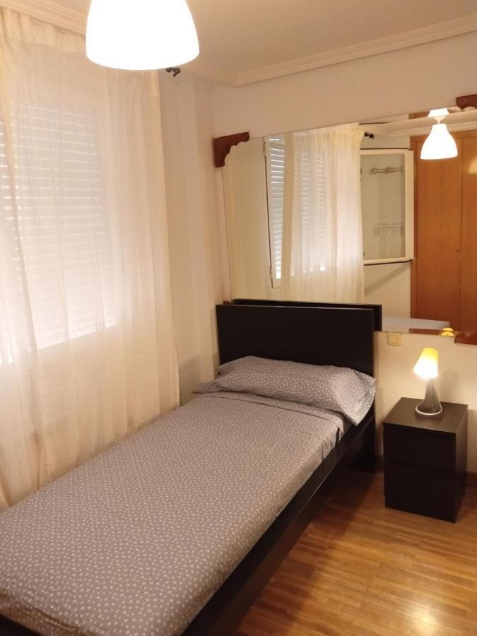 Habitación Muy Cerca Del Centro, En El Metro 10min A Sol/ Gran Vía Madrid
