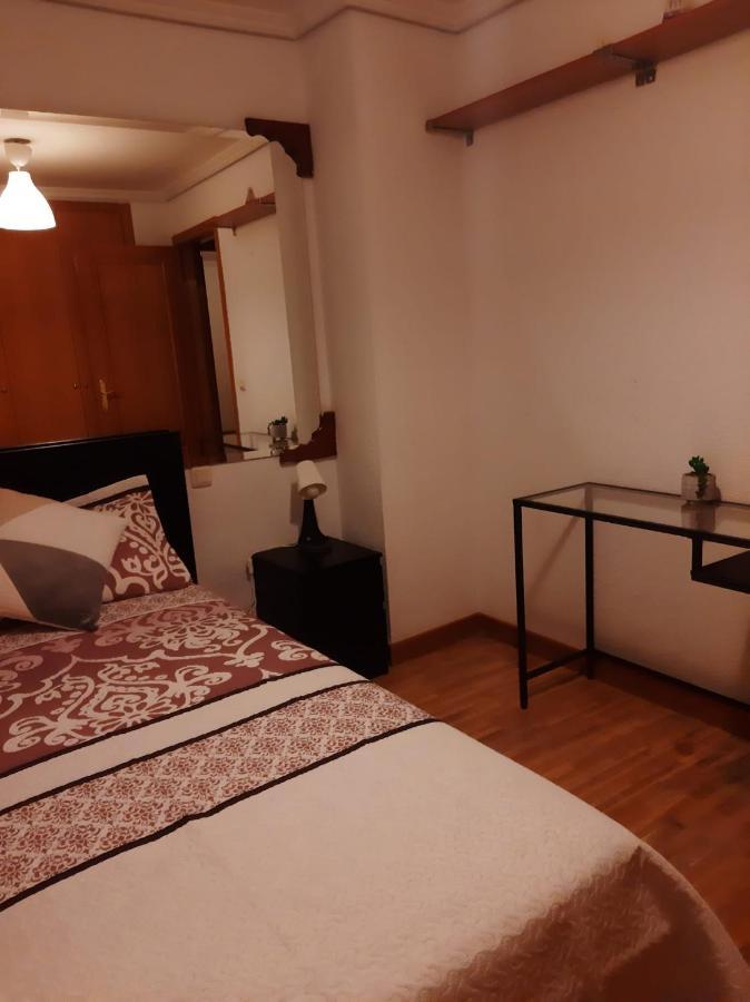 Habitación en casa particular Habitación Muy Cerca Del Centro, En El Metro 10min A Sol/ Gran Vía *