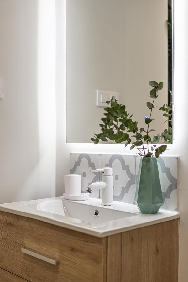 Apartment Waou Don Quixote Letras
