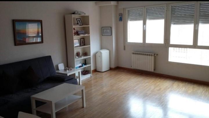 Habitación Muy Cerca Del Centro, En El Metro 10min A Sol/ Gran Vía Madrid