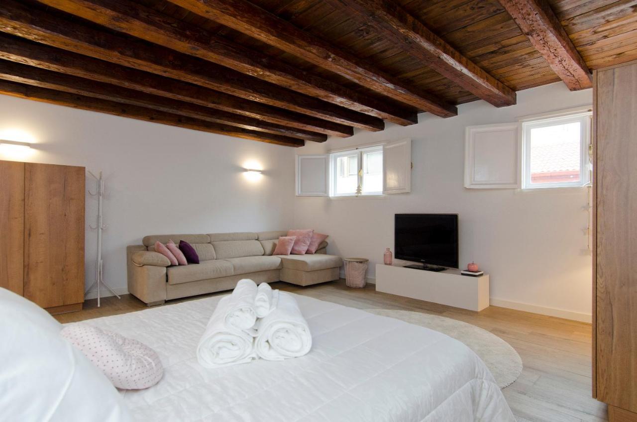 Hellenhost - Gran Via Apartment Madrid