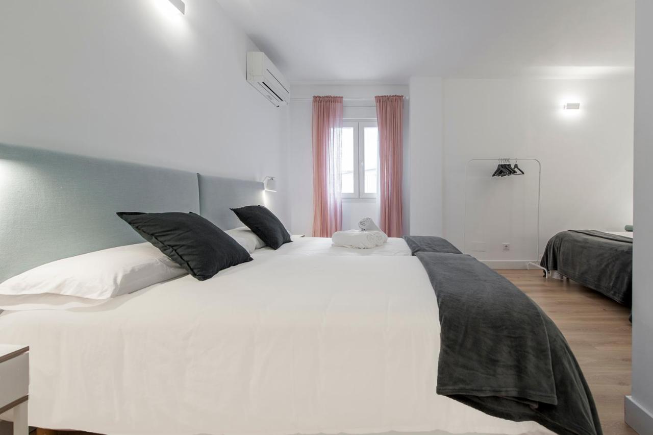 Hellenhost - Gran Via