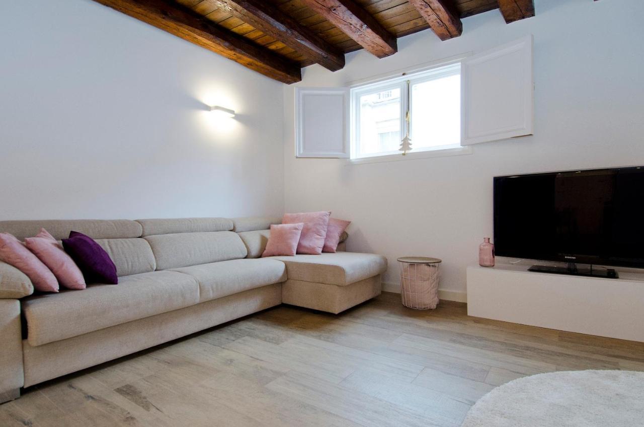 Hellenhost - Gran Via Apartment *