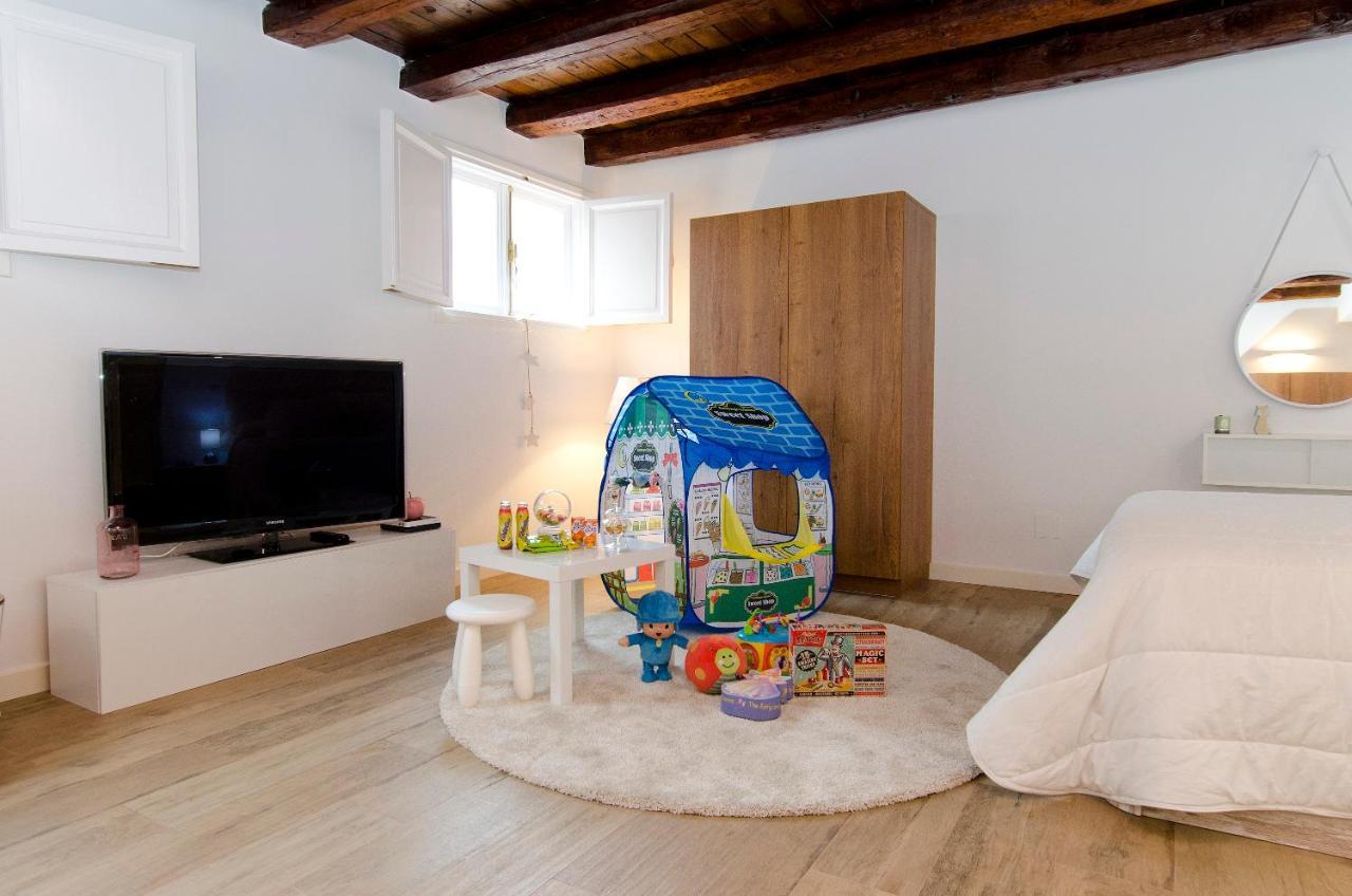 Hellenhost - Gran Via Apartment Madrid