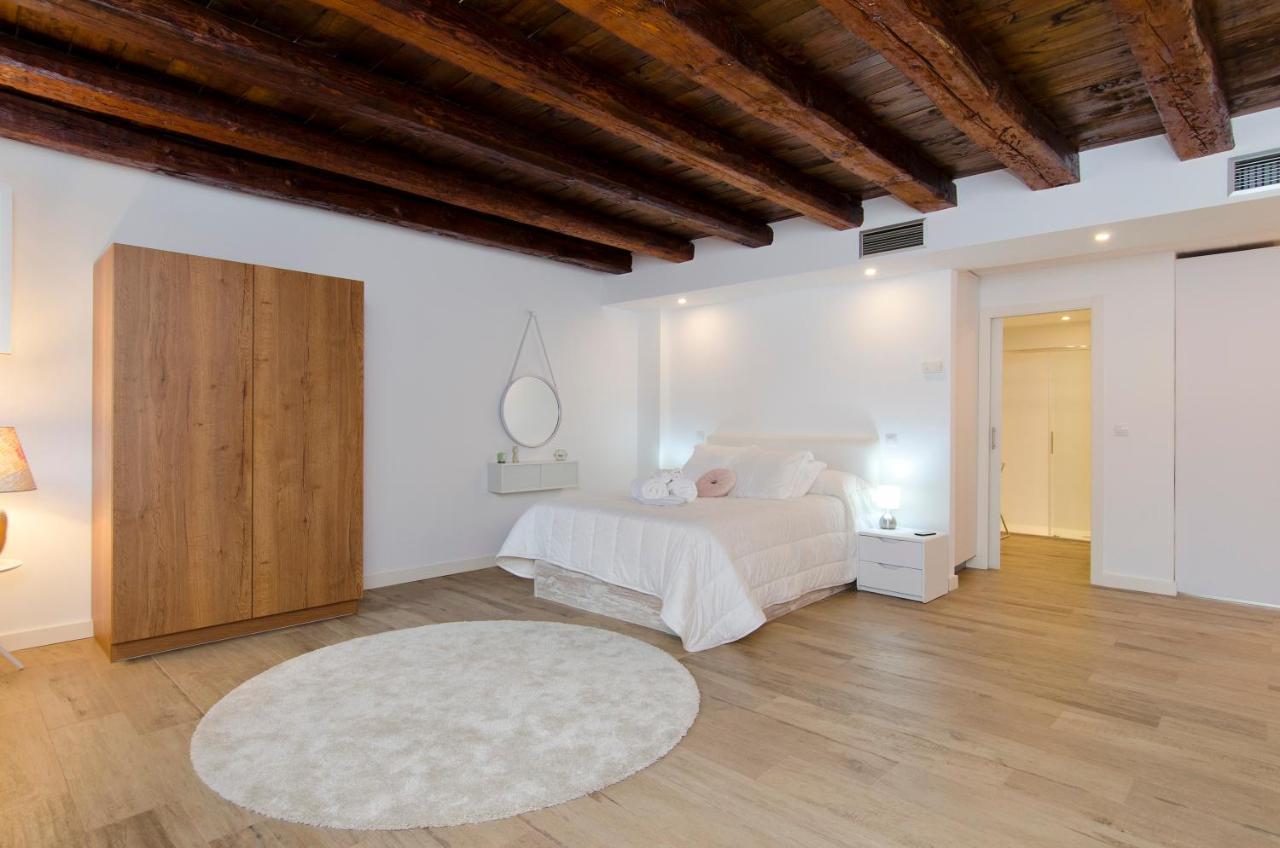 Hellenhost - Gran Via Apartment