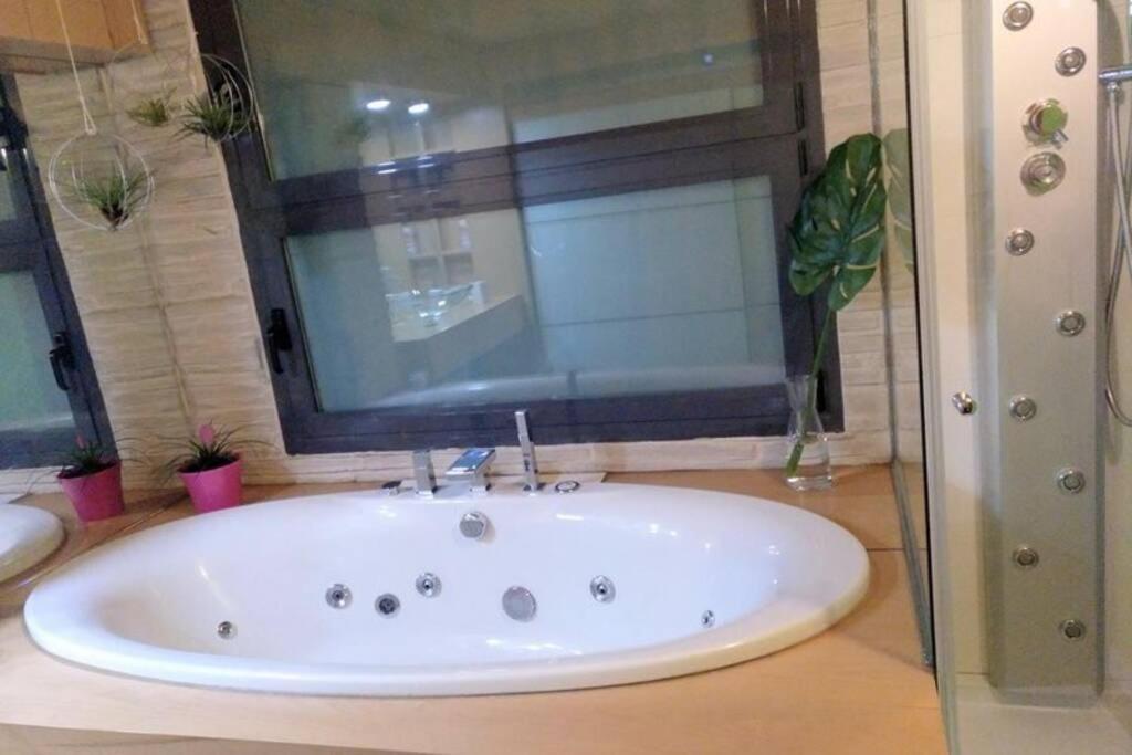 Cozy Designer Apart / Acogedor Apartamento De Diseño ● Wifi - Jacuzzi - A/c Steamsauna Apartamento